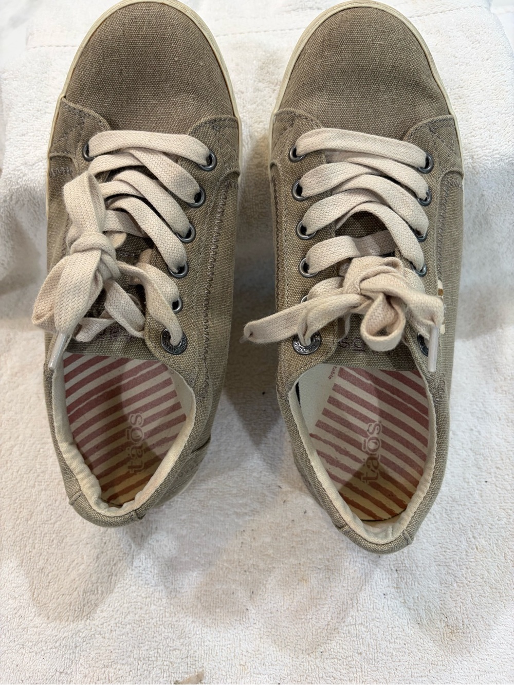 Women’s Canvas Lace-Up Sneakers in Tan